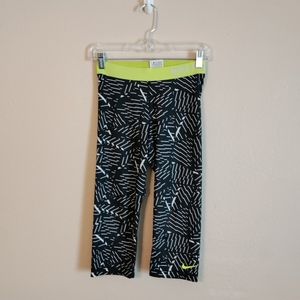 Nike Capri Leggings Size M